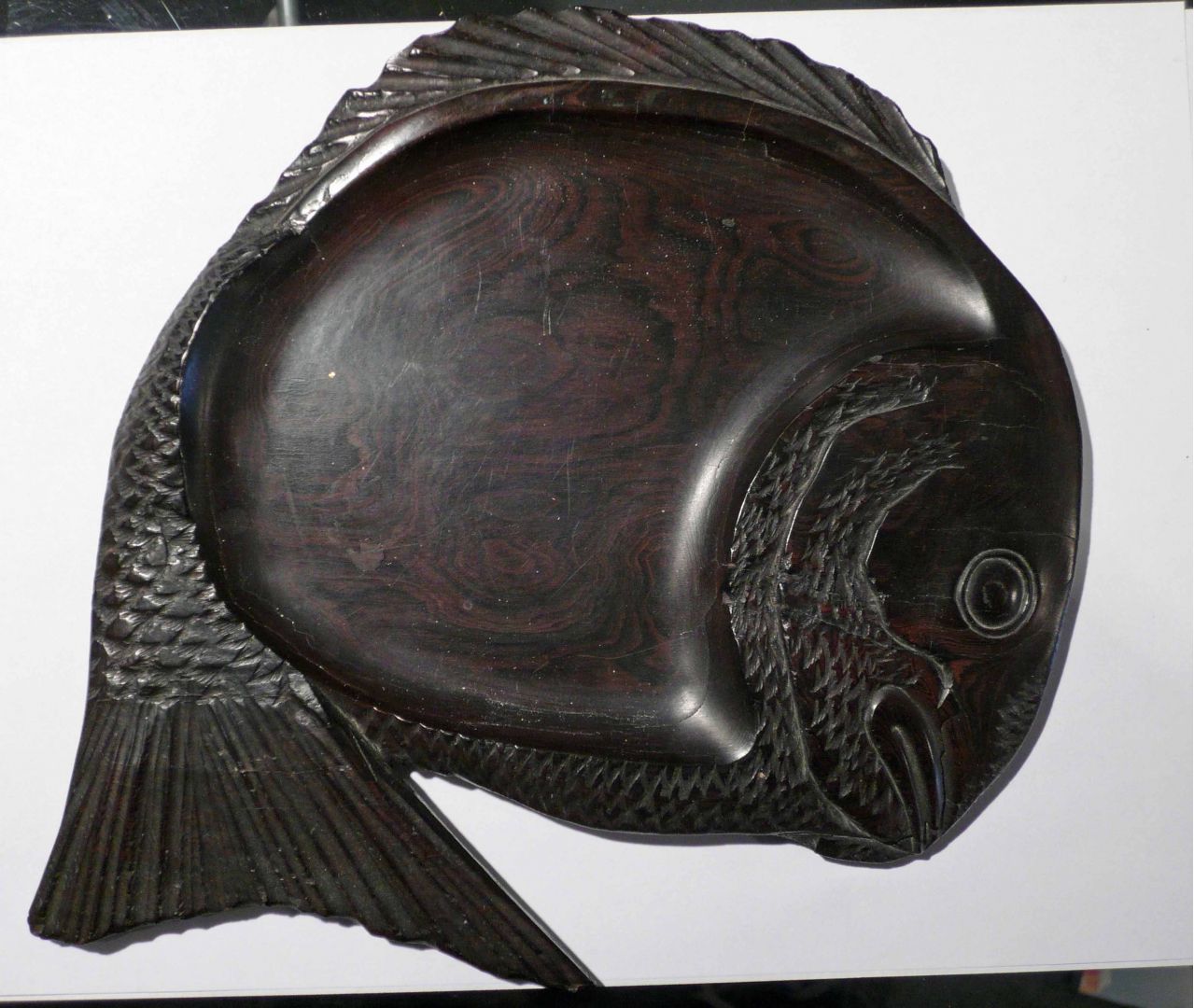 WOODEN TRAY IN THE FORM OF A FISH