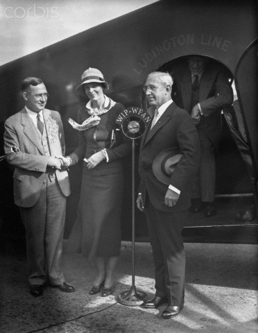 AMELIA EARHART AT CAMDEN, NJ AIRPORT, OCTOBER 5, 1932